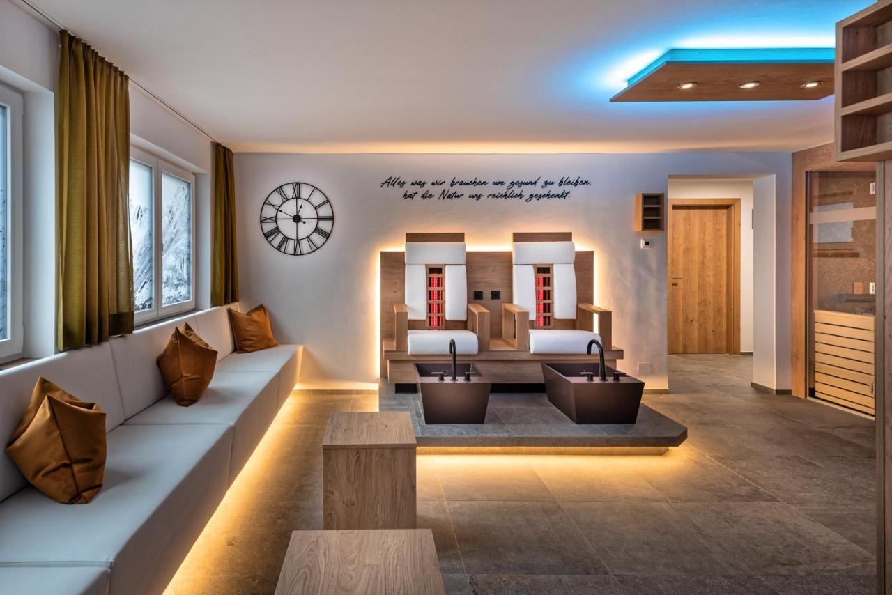 Hotel St-Leonhard Sankt Leonhard im Pitztal Esterno foto
